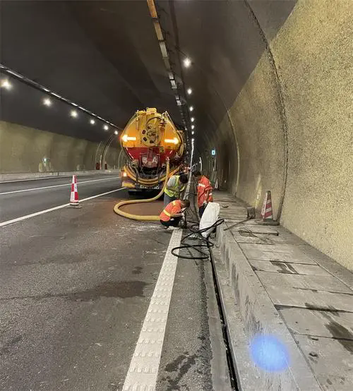 沂源隧道排水渠清淤